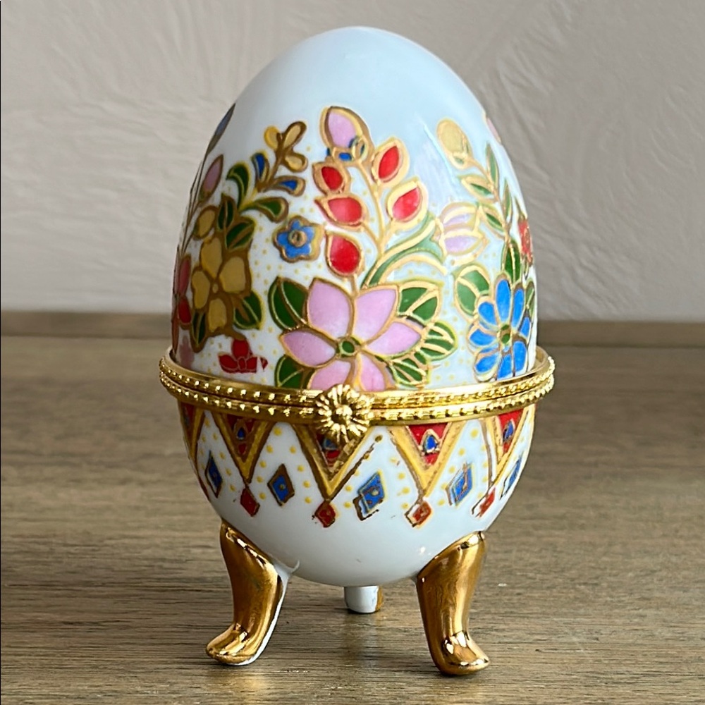 Vintage Porcelain Egg Shapped Hinged Trinket Floral Design Golf Footed Box.